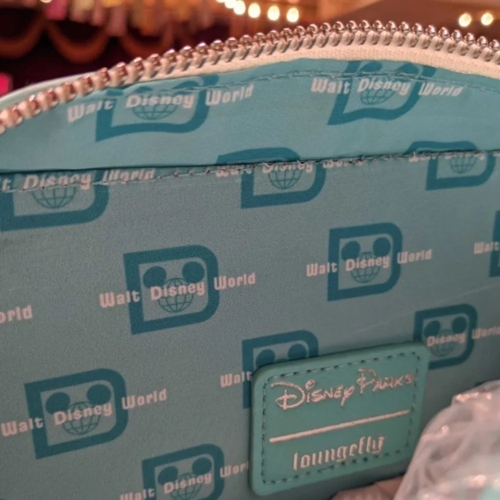 𝅺DISNEY Retro Lunchbox Bag - Picture 6 of 6